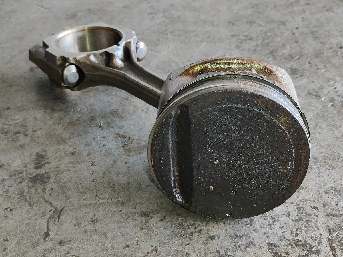 Нагар на поршне 