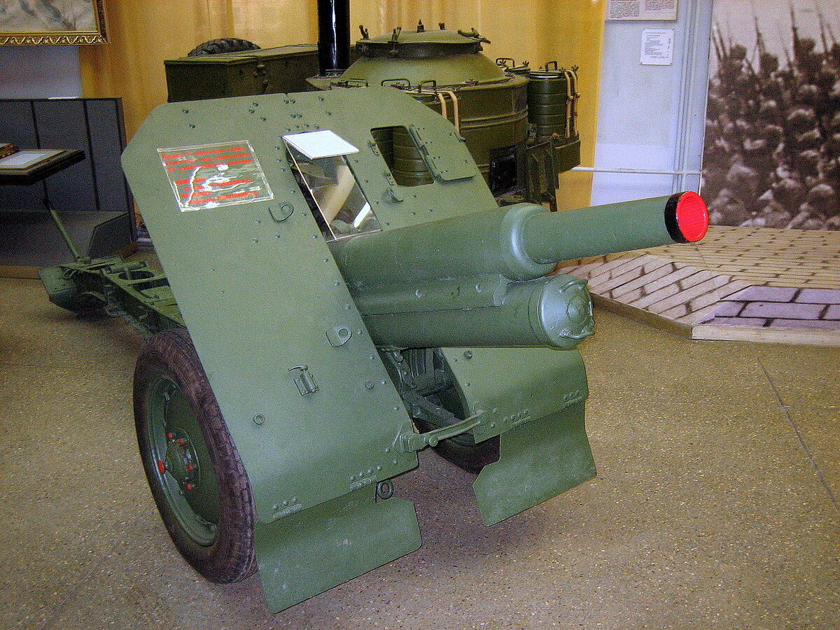 76-мм горная пушка обр. 1938 г., вид спереди-справа 