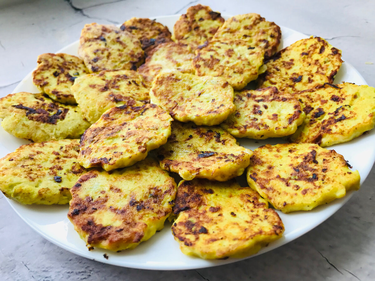 Сытные оладьи из кабачков и куриного фарша