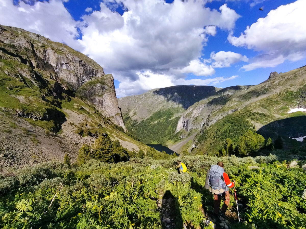 Спуск к озеру Уймень. Середина маршрута.