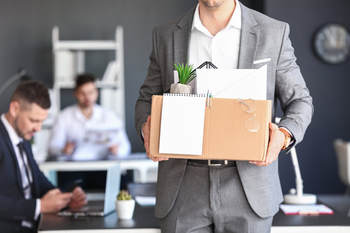    Как уволиться без отработки двух недель, не нарушая закон?