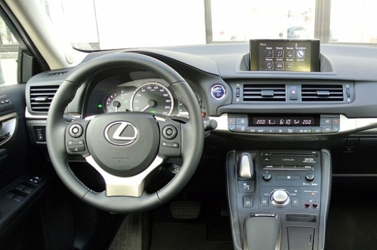    Житель Североморска выплеснул злость на Lexus