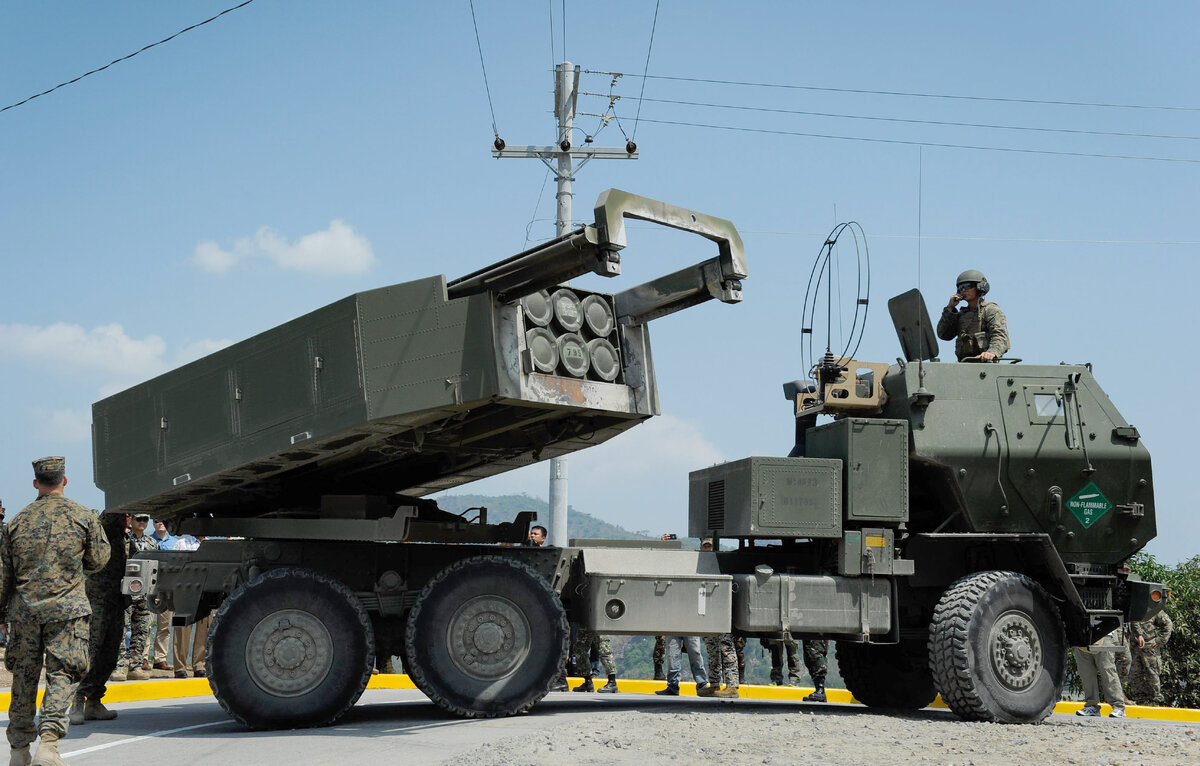    РСЗО HIMARS  Dondi Tawatao/Getty Images