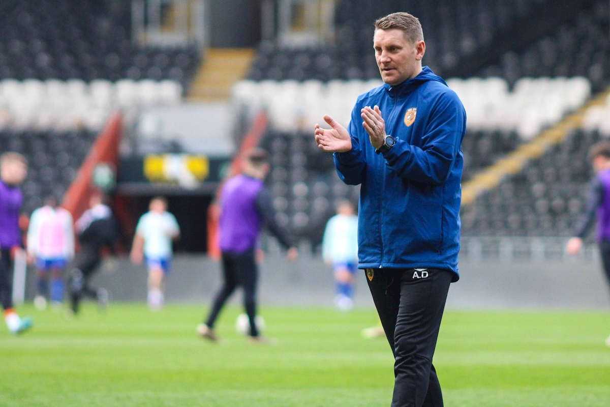 Источник: https://www.wearehullcity.co.uk/news/2022/may/andy-dawson-appointed-first-team-coach/