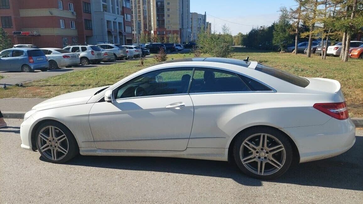     Далеко уехать парень не смог и остановился на Иртышской набережной.