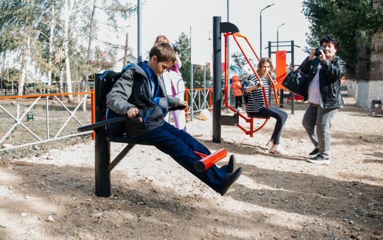    «Газпромнефть-Оренбург» подарил жителям Переволоцкого современный спортивный парк Кристина Просвиркина