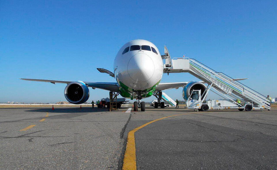 Прямой самолет ташкент. Uzbekistan Airways Boeing uk78706. 787 Dreamliner самолет президента Узбекистана. Uzbekistan Airways a320 посадка. Uzbekistan Airways Termiz.