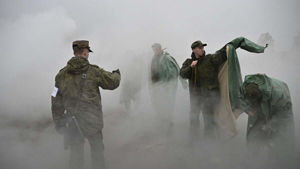    Военнослужащие из числа мобилизованных проходят обучение на военных сборах в Подмосковье© РИА Новости / Илья Питалев