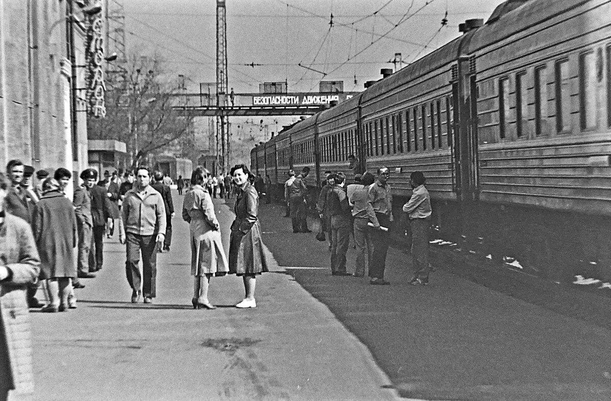 пассажиры на вокзале