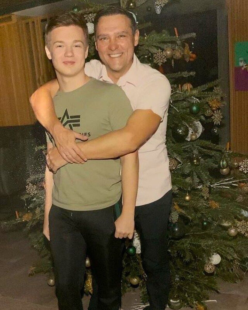     Аркадий Кудряшов показал фото Дэнниса Шатунова, хотя певец при жизни был категорически против.