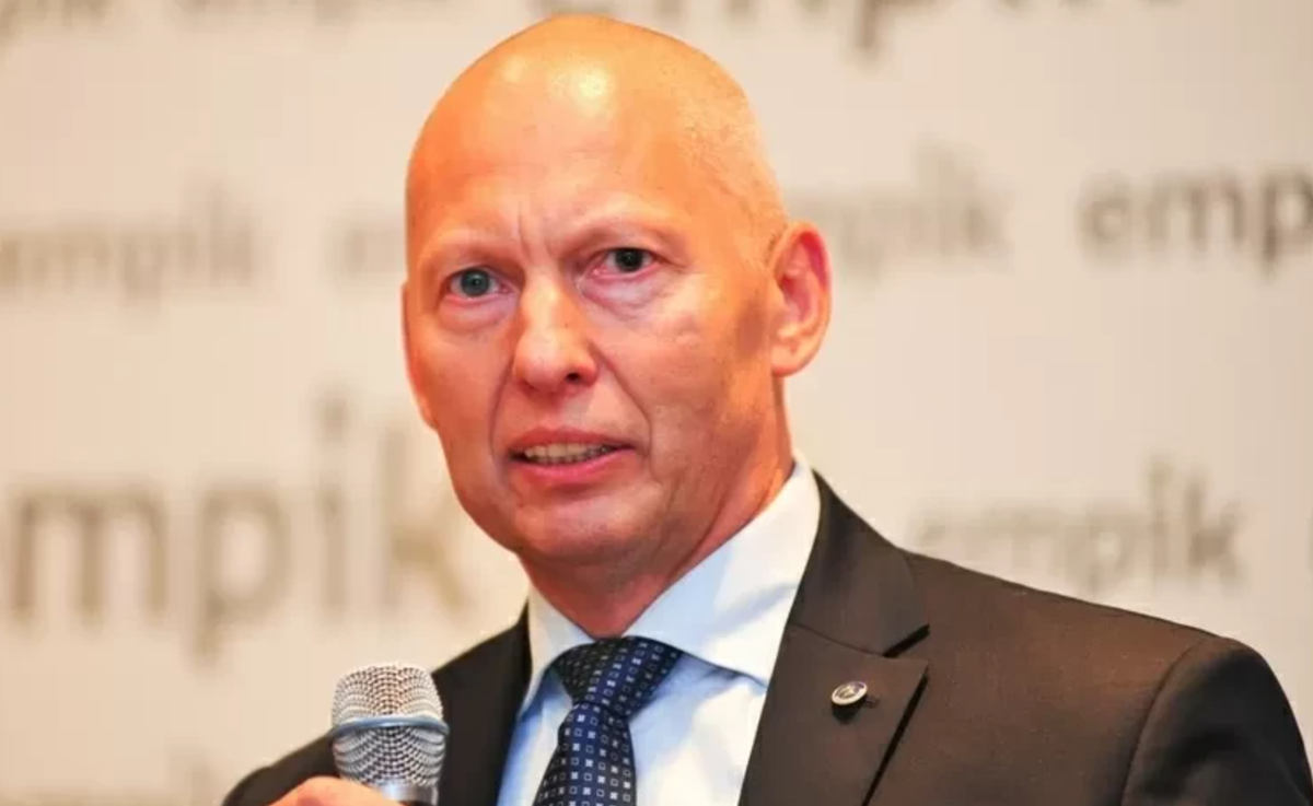    Польский генерал посоветовал Украине напасть на Россию Марина П.