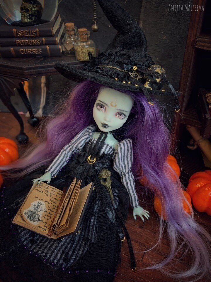 Образы на Хэллоуин 2021 года. Листай, чтобы увидеть больше фото