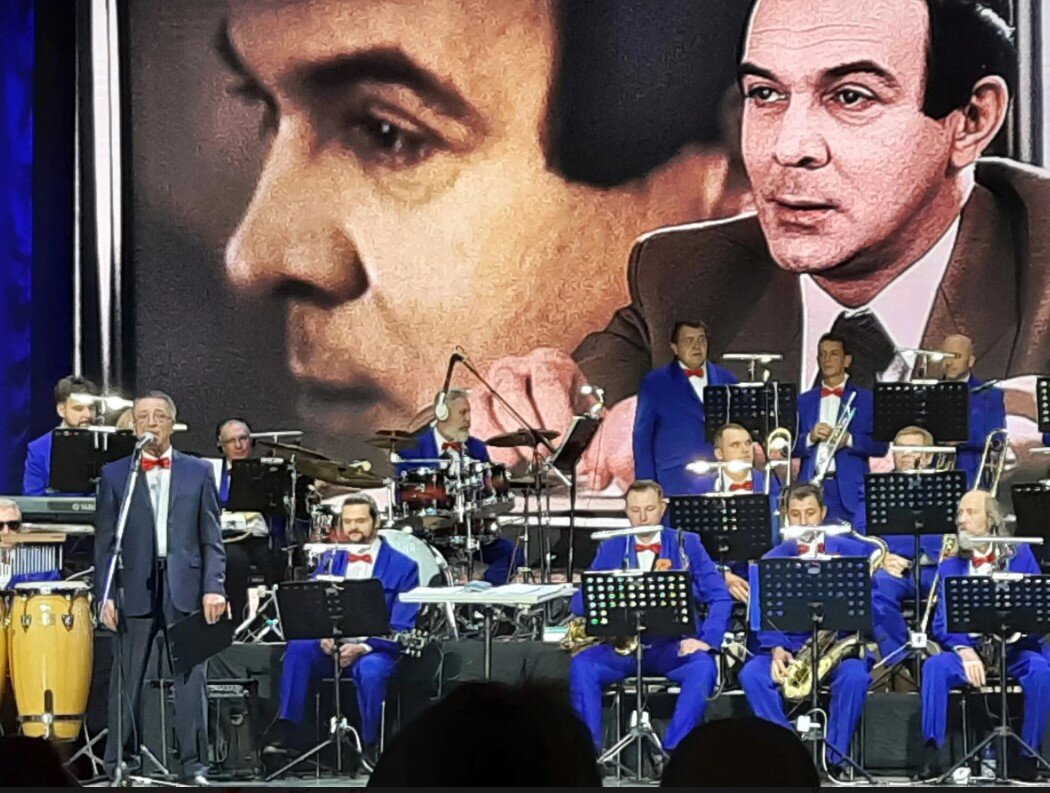 Недавно я побывала на концерте ейского оркестра "Ейск-Биг-Бэнд", который был посвящен 110-летию нашего Дворца культуры и 80-летию Муслима Магомаева.
