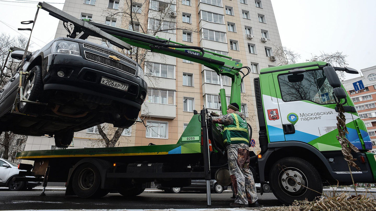 За что машину могут эвакуировать прямо из двора | Журнал Авто.ру | Дзен