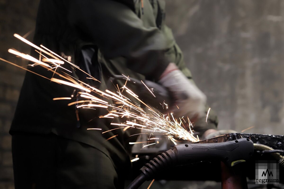    На предприятии изготовили тестовую модель буржуйки, опробовали её и запустили в производство Денис Абрамов © ИА REGNUM