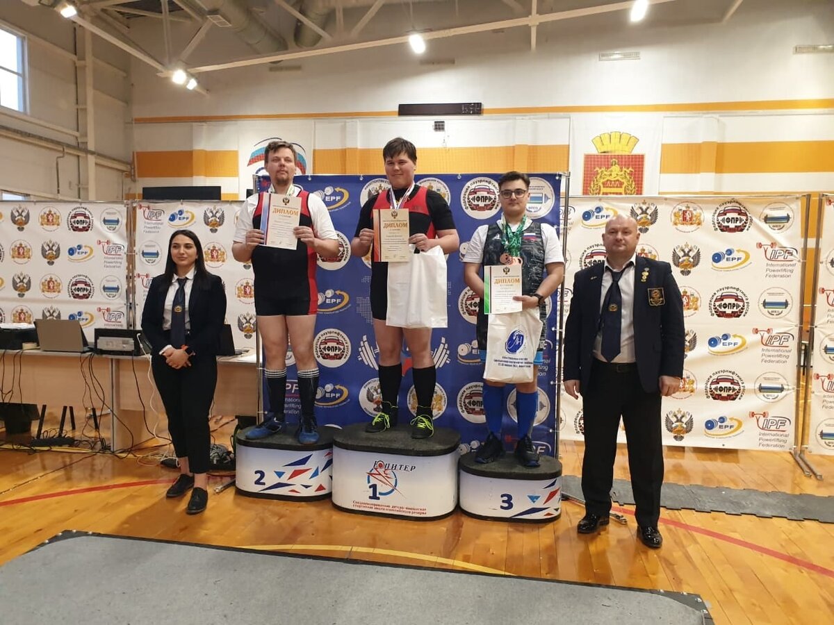    Югорские пауэрлифтеры вернулись с Кубка России с медалями