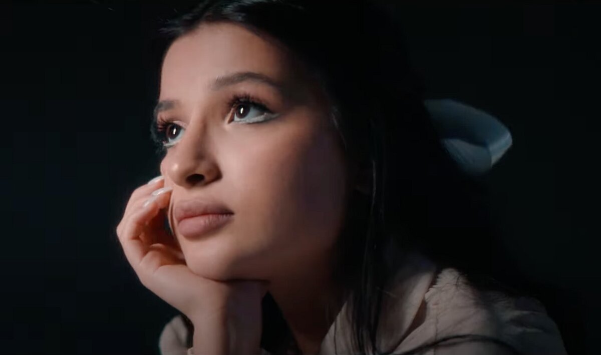    Амина Тендерлибае без маски Фото: YouTube