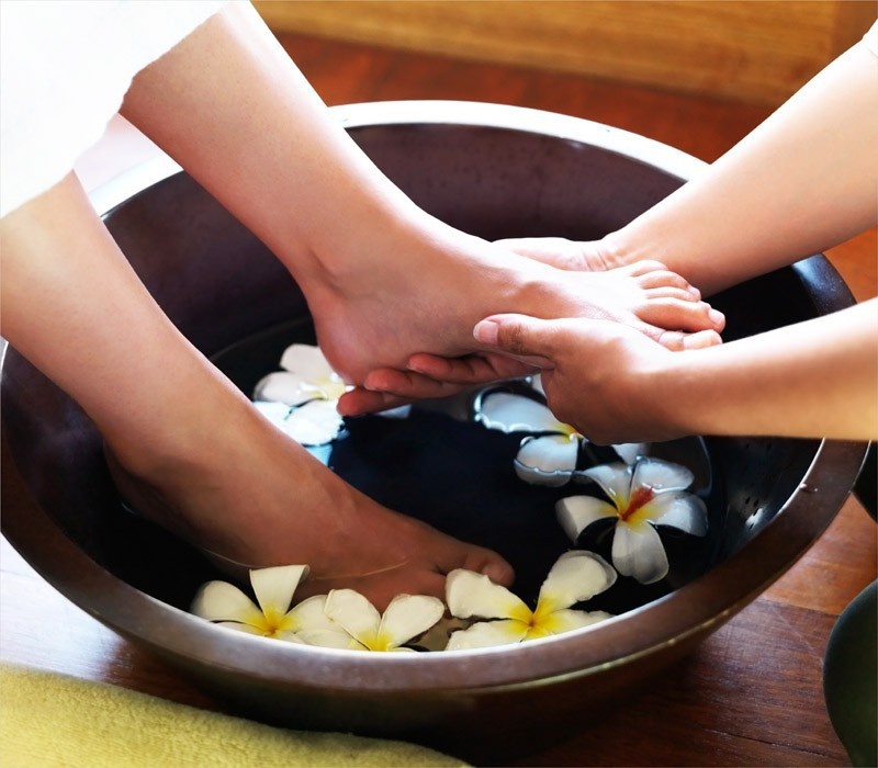 Холодные ноги - помогут носки или массаж. 
 

 