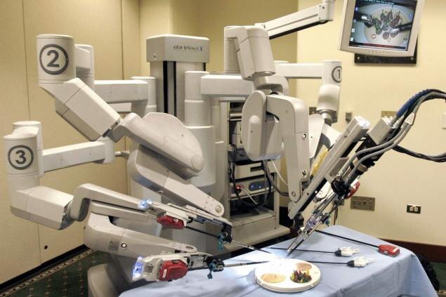 Москвичку, со сложной опухолью, прооперировал робот. Оказалось, что для подобной операции у опытных хирургов не хватает мастерства.-2