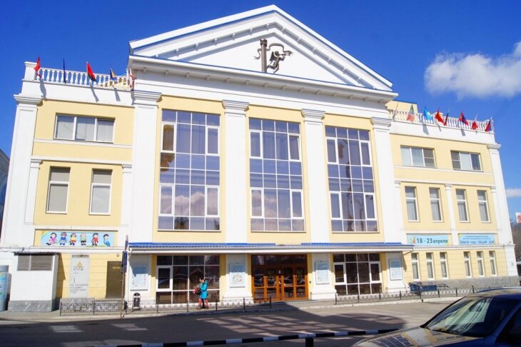 Свердловская детская филармония получила грантовую поддержку от Министерства культуры РФ. 8 миллионов рублей пойдут на постановку мюзикла по известному роману XIX века. Артисты уже приступили к репетициям.