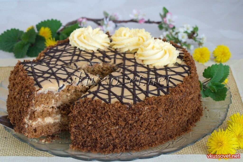 Шоколадный медовый торт кремом со сгущенкой простой рецепт пошаговый