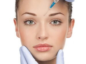 Если дело касается женской красоты, то многие не смотрят на возраст, а пытаются всеми возможными способами продлить молодость. Разнообразные полезные маски, скрабы и много всяческих средств использовали для этих целей во все времена.