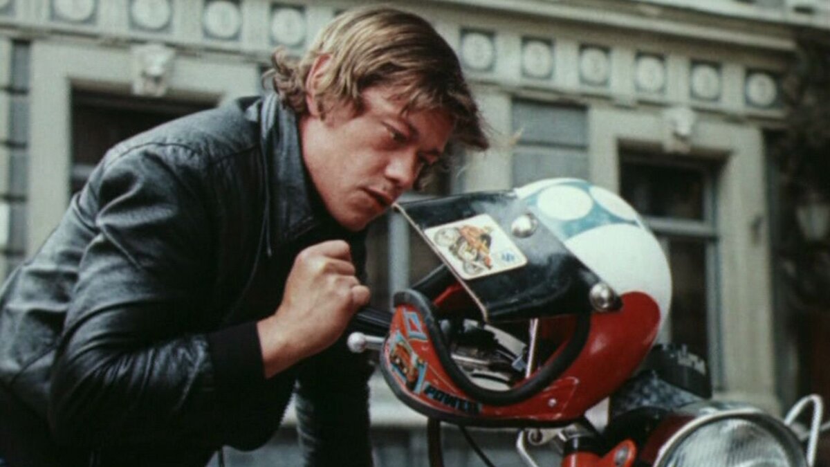 Кадр из фильма  «Приключения Электроника» (1979). Скриншот.