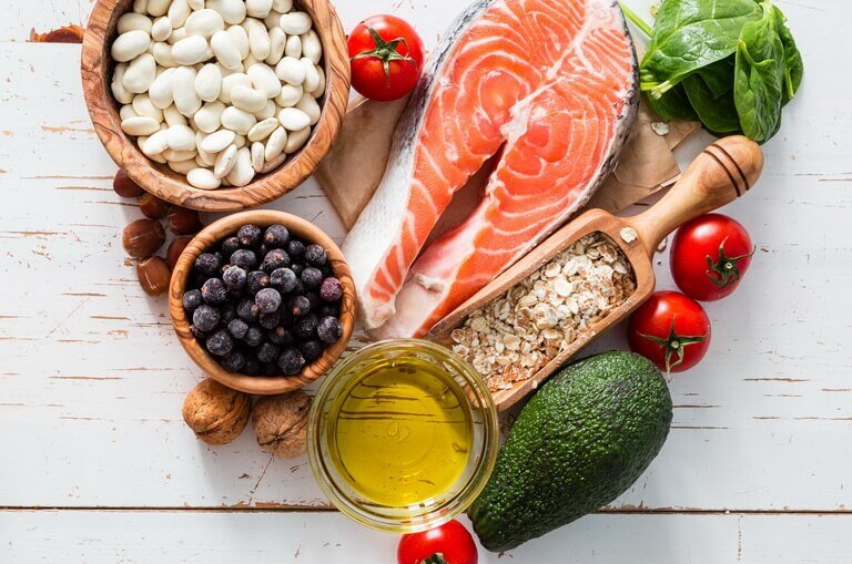 Это могут быть рыба и морепродукты, яйца, бобовые, молочные продукты, мясо птицы и другое. 
