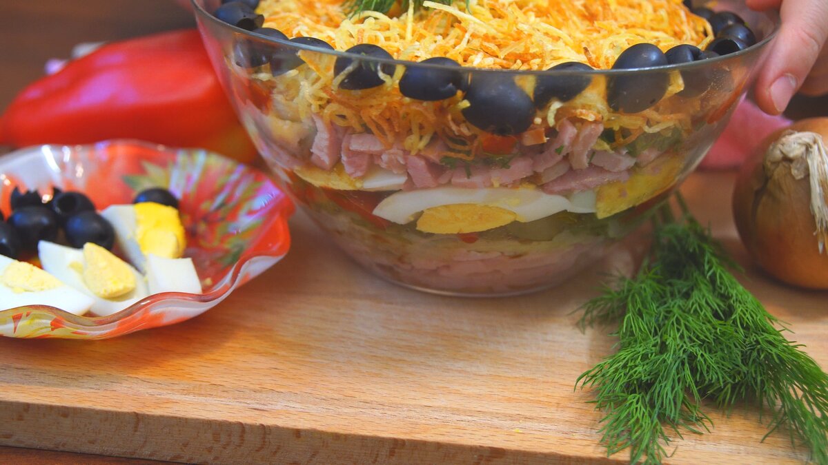 Яйца варим и нарезаем