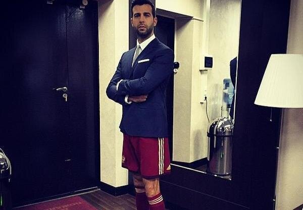 Рисунок 1. Иван Ургант готов к представлению логотипа бренда