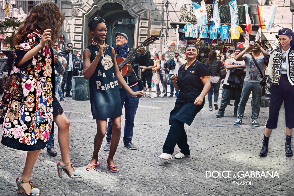 Фото Dolce&Gabbana в Неаполе, источник www.wrigller.ru