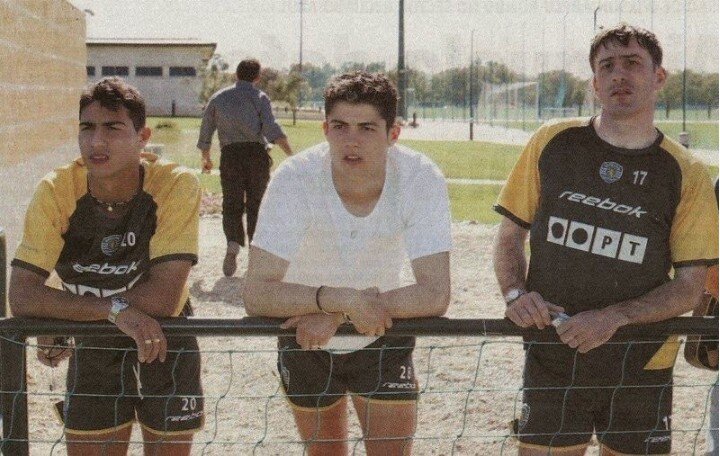 Когда Рикарду упивался своею техникой и нагло дразнил Криштиану,то второй понял для себя главное,за ним я не с могу угнаться,но я смогу упорным трудом его обойти со временем!