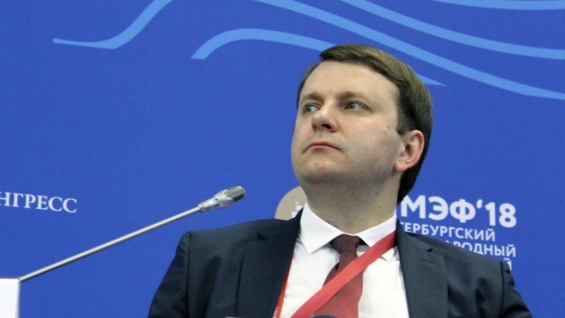 Ранее, главой Минэкономики Максимом Орешкиным в интервью каналу РБК на Петербургской конференции были даны разъяснения. Согласно текущей оценке Международного валютного фонда России отводится по ВВП по паритету покупательной способности шестое место, впереди стоит Германия.