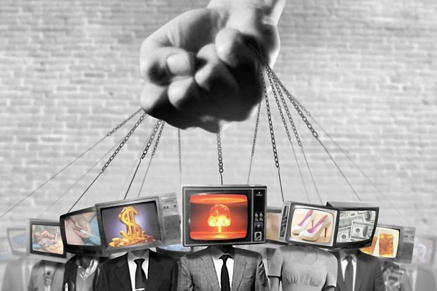 Манипуляция... Манипуляция известна с древних веков и затрагивает все нижайшие эмоции человека, заставляя его действовать согласно плану манипулятора и становится обычным послушным зомби.