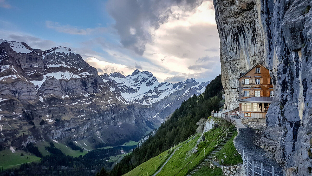 Самый известный отель Aescher в Швейцарии