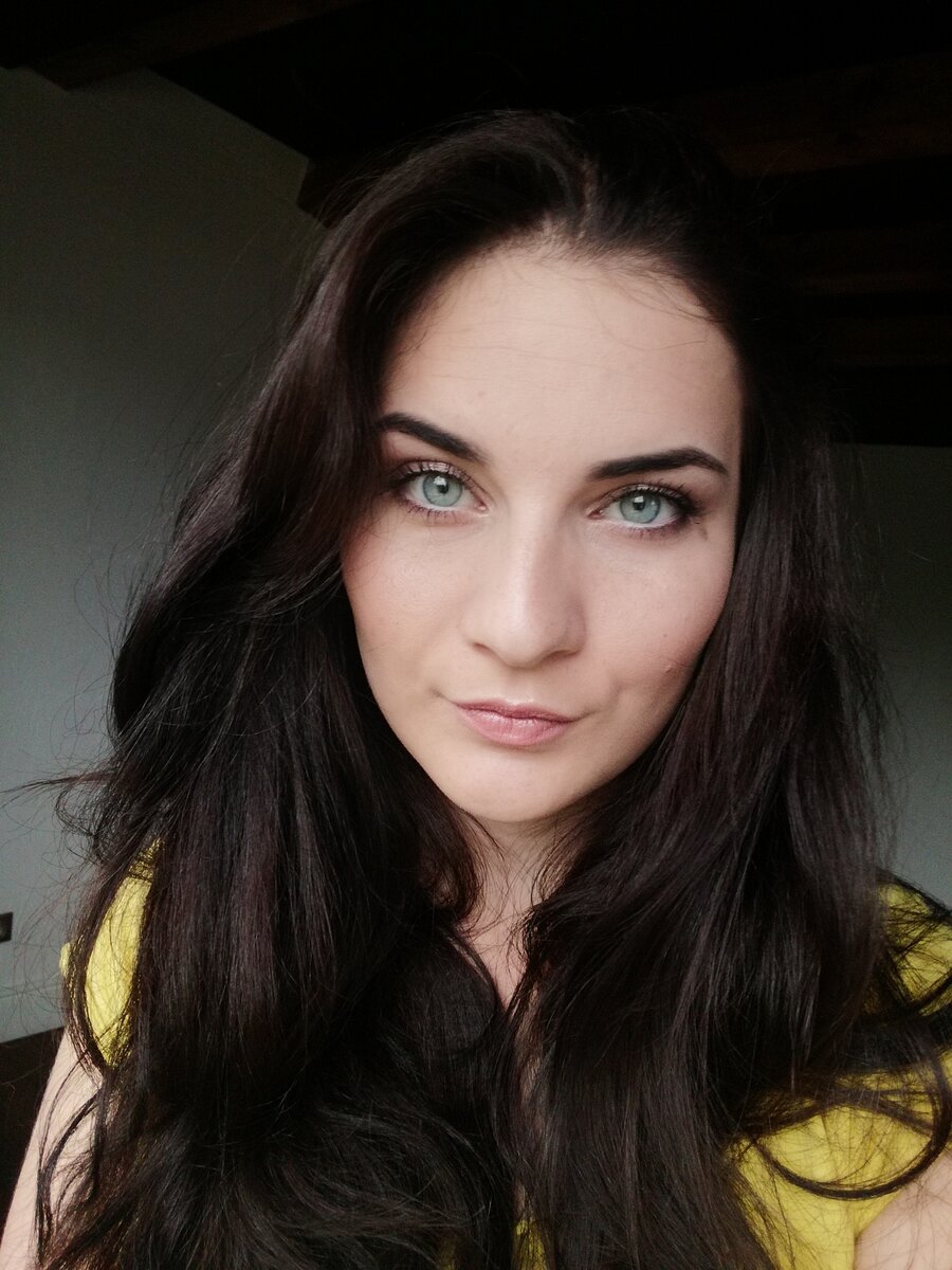 За работу масла усьмы с ресницами я ручаюсь:-) А вот как работает с густотой бровей, и правда ли может пробудить волосяной фолликул - сказать не могу. С бровями проблем нет