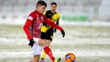 Фото: topsport.bgПо данным болгарского издания «Топ спорт» со ссылкой на «24 часа», трансфер может быть осуществлен уже в первых числах 2019 года. Сообщается, будто ЦСКА намерен получить за своего игрока 4 млн евро компенсации.
