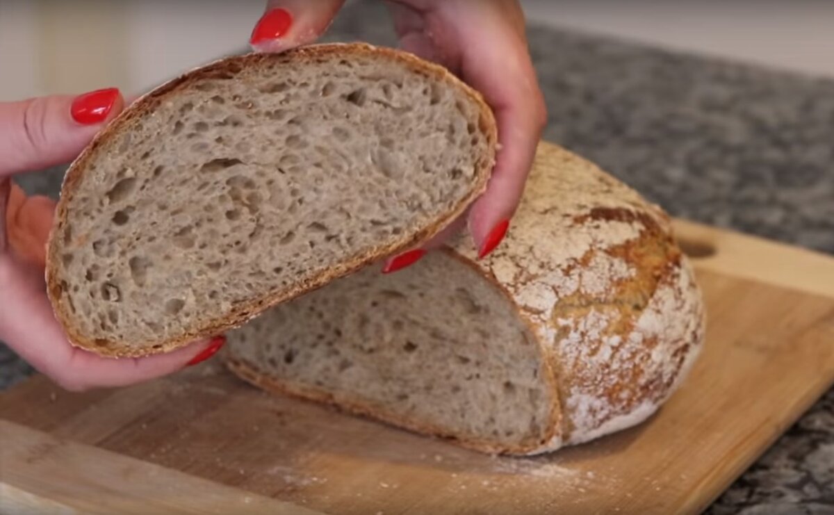Простой рецепт хлеба в духовке быстро. Домашний хлеб без замеса. Ржаной хлеб. Домашний хлеб в духовке. Ржаной хлеб домашний.