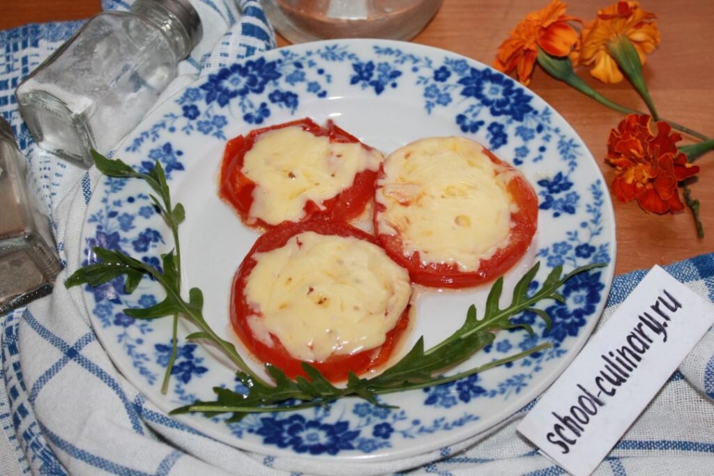 Жареные помидоры с сыром и чесноком. Жареные помидоры с сыром.