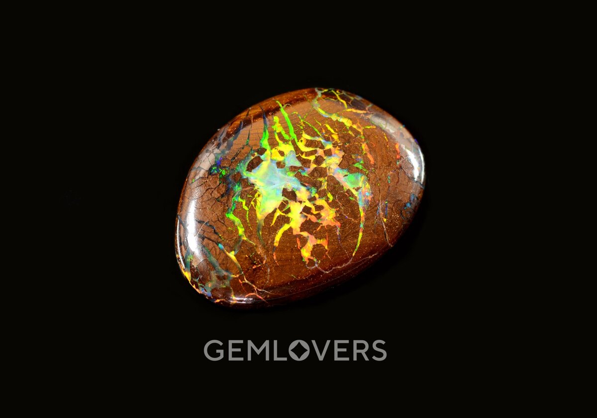 На фото: болдер опал