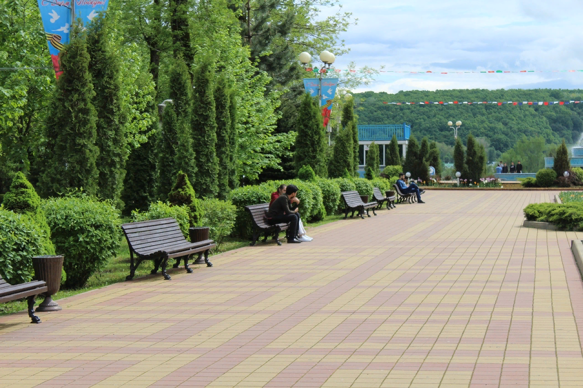 Площадь ленина майкоп. Парк ленина майкоп. Смотровая площадка майкоп мэздах. Городской парк культуры майкоп. Парк в майкопе горпарк.