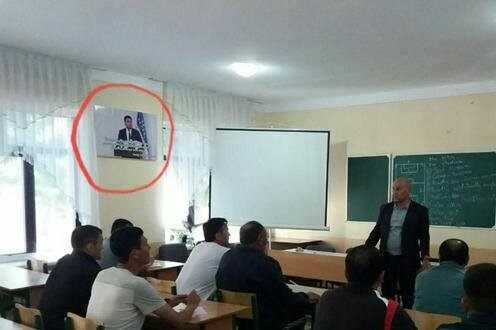 Портрет Умида Ахмаджанова в аудитории учебного заведения. Фото из телеграм-канала @EruditSport