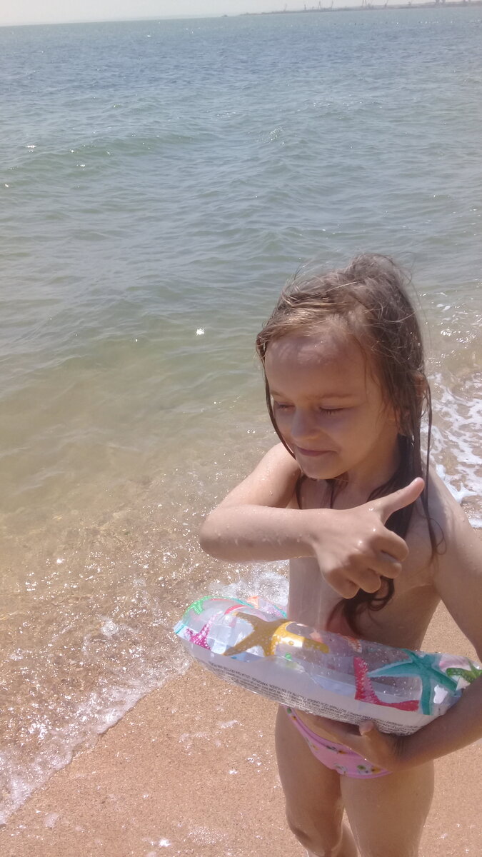 Вот никоогда бы не подумала про себя, лет .....назад, что смогу сама построить дом, да уже второй , И ещё, я , 100% житель мегаполиса, с высшим гуманитарным образованием, получаю потрясающий кайф, от строительства и жизни на даче ( дача в  Керчи, в Крыму) ранее, в публикациях я писала как   в пршлом году купила дачу и строю там дом