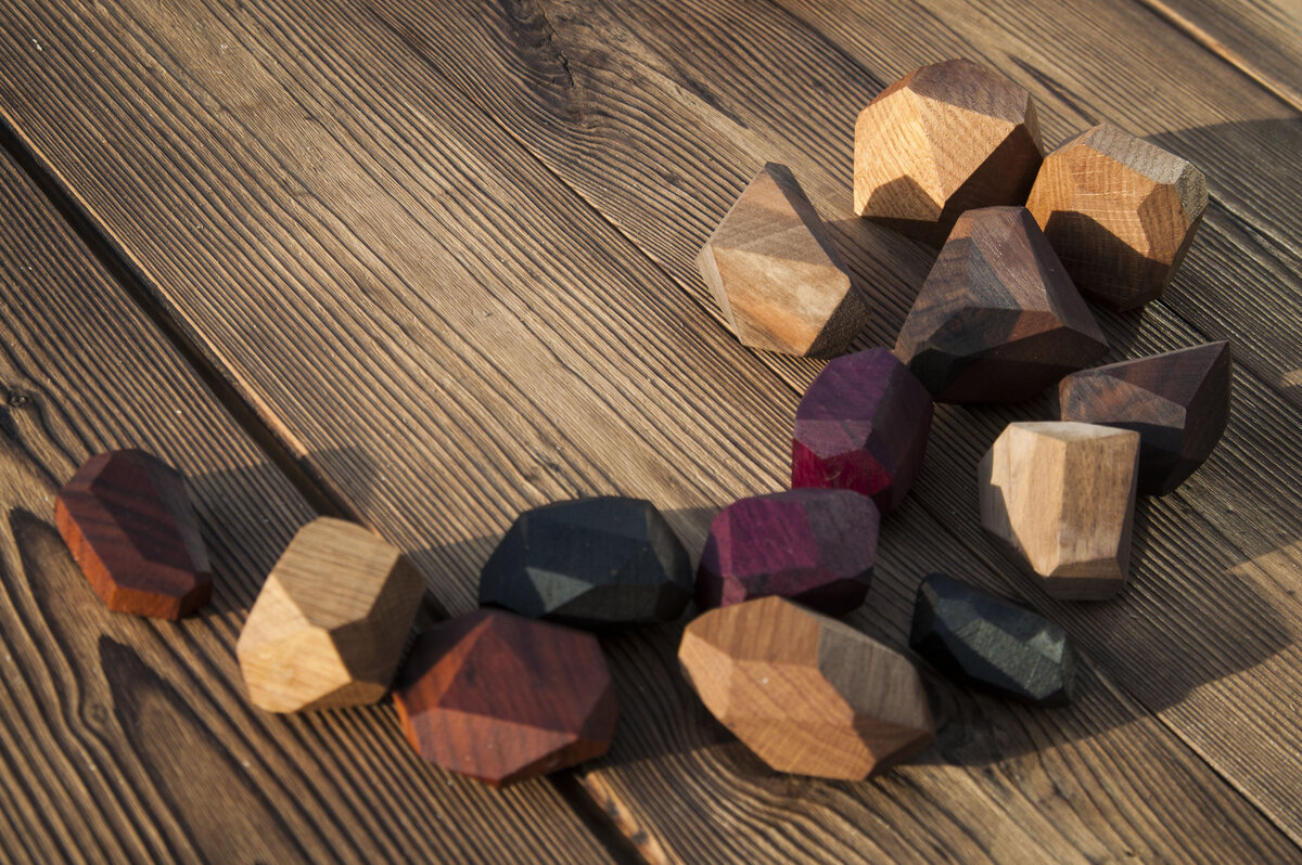 «Балансировка камней» из древесных отходов – Tumi Ishi