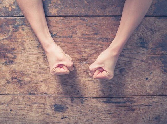 Нервность и повышенная раздражительность - одни из признаков вероятного дефицита магния.