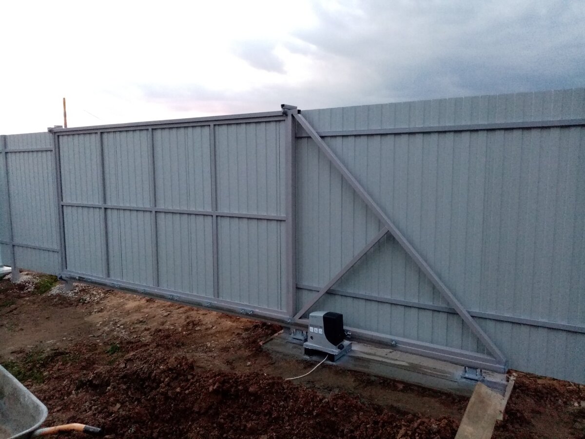 Откатные ворота с автоматическим приводом