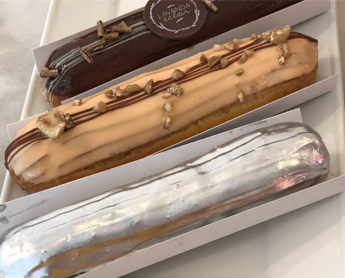 Мы взяли шоколадный, ореховый и классический. Шоколадный я даже не доела. 