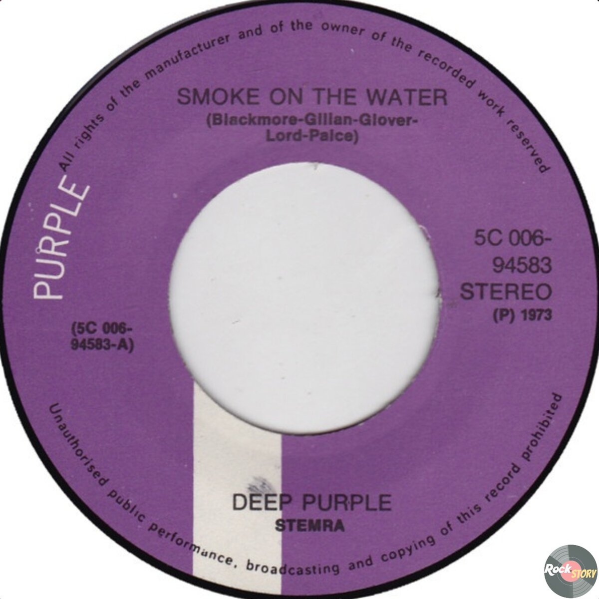 На фотографии обложка сингла Smoke On The Water группы Deep Purple