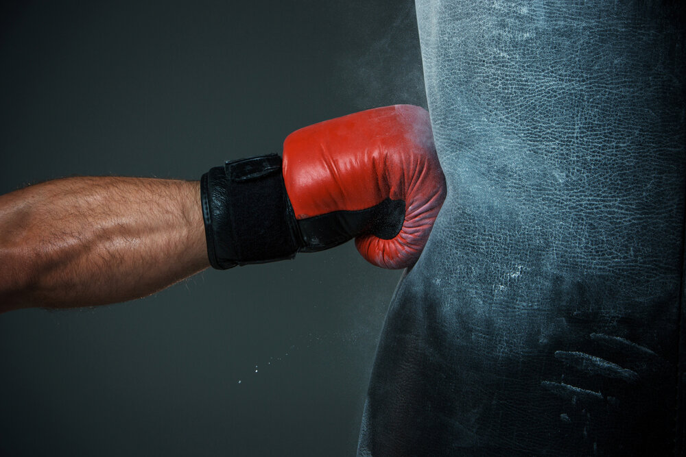Как правильно бить по боксерскому мешку. Советы профессионального тренера по боксу.