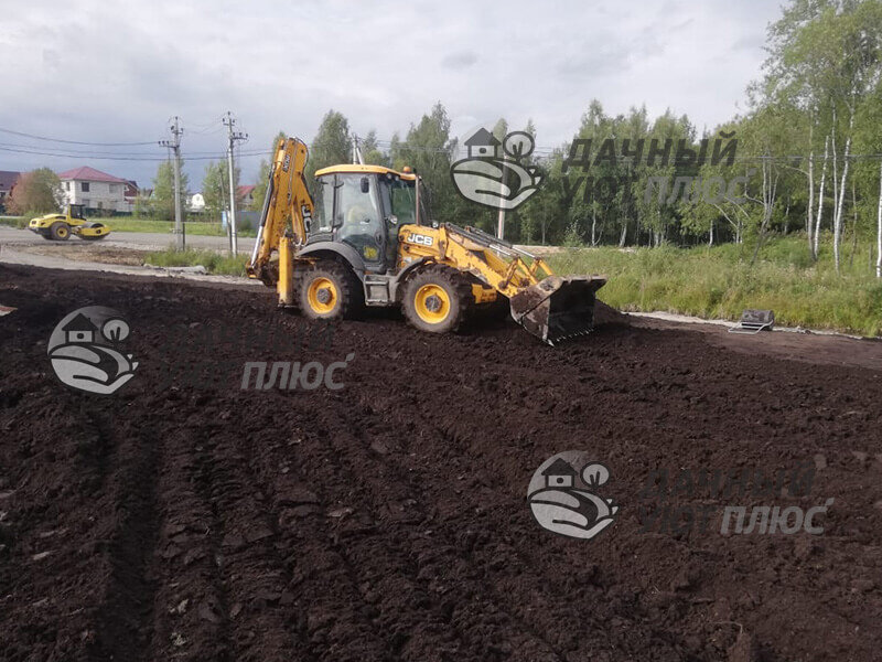 Погрузчик завершает работ